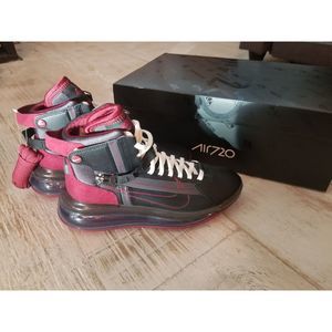 Nike Air Max 720 SATRN 7.5
